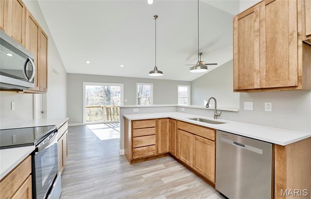 28725 Woodland Heights Drive, Warrenton, MO 63383