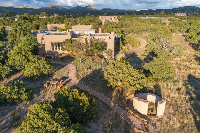 5 Montana Court, Santa Fe, NM 87508