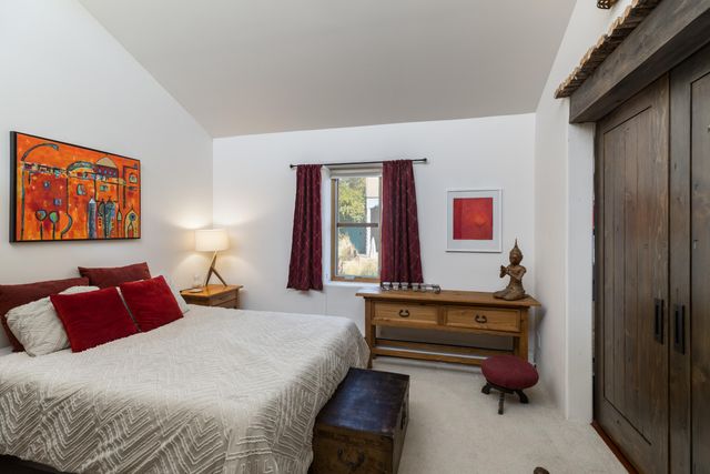 5 Montana Court, Santa Fe, NM 87508