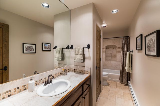 5 Montana Court, Santa Fe, NM 87508
