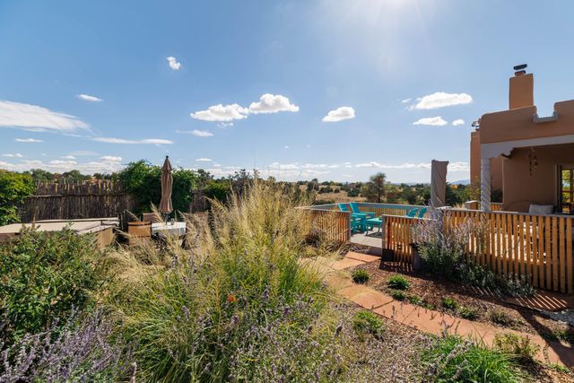 5 Montana Court, Santa Fe, NM 87508