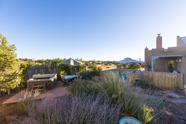5 Montana Court, Santa Fe, NM 87508