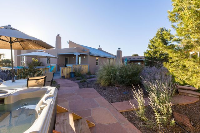 5 Montana Court, Santa Fe, NM 87508