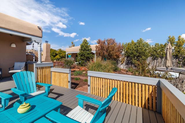 5 Montana Court, Santa Fe, NM 87508