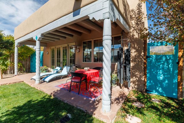 5 Montana Court, Santa Fe, NM 87508