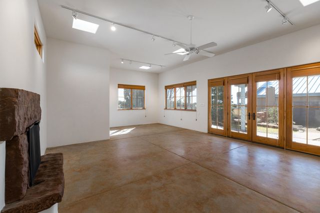 5 Montana Court, Santa Fe, NM 87508