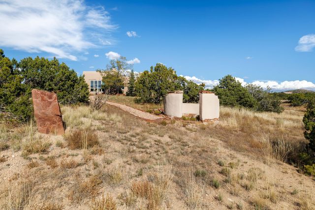 5 Montana Court, Santa Fe, NM 87508