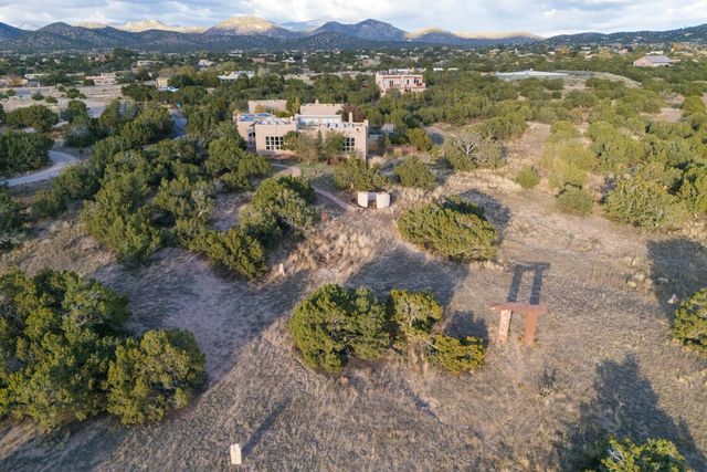 5 Montana Court, Santa Fe, NM 87508