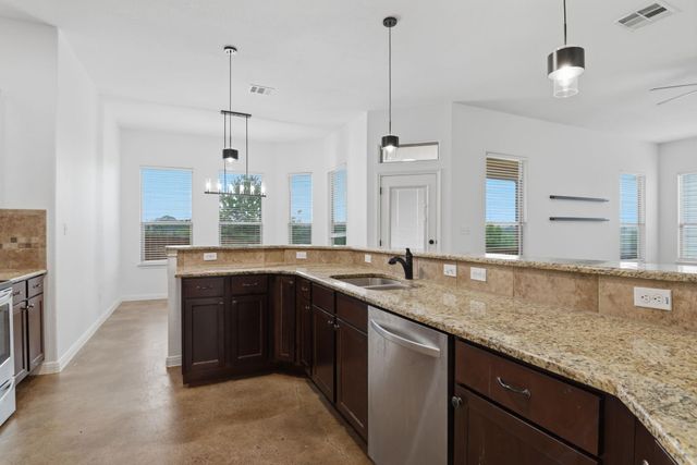 173 Kipahulu DR, Bastrop, TX 78602
