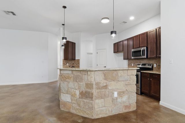 173 Kipahulu DR, Bastrop, TX 78602
