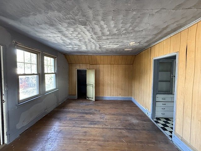 7711 S Champlain Avenue, Chicago, IL 60619