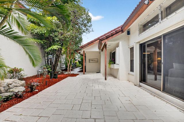 21700 Club Villa Terrace, Boca Raton, FL 33433