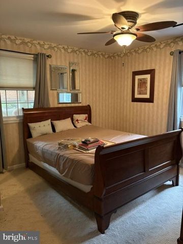 420 WINDSOR DR, Bellmawr, NJ 08031