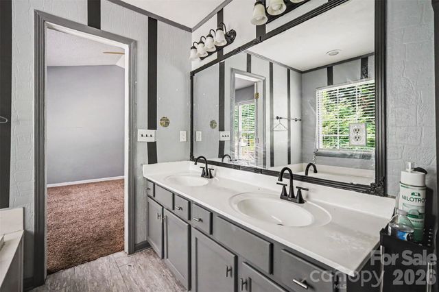10026 Dauphine Drive, Charlotte, NC 28216