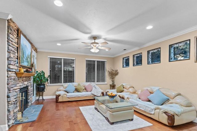 2878 E Omaha Ave, Fresno, CA 93720