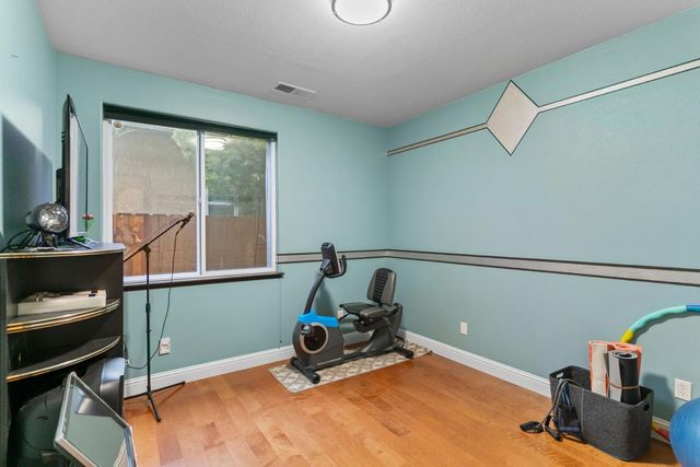 2878 E Omaha Ave, Fresno, CA 93720