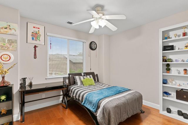 2878 E Omaha Ave, Fresno, CA 93720