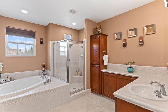 2878 E Omaha Ave, Fresno, CA 93720