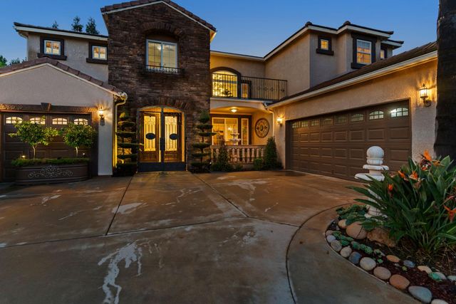 2878 E Omaha Ave, Fresno, CA 93720