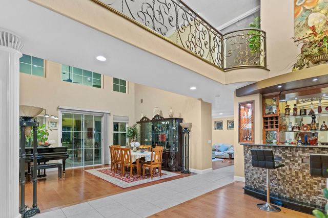 2878 E Omaha Ave, Fresno, CA 93720