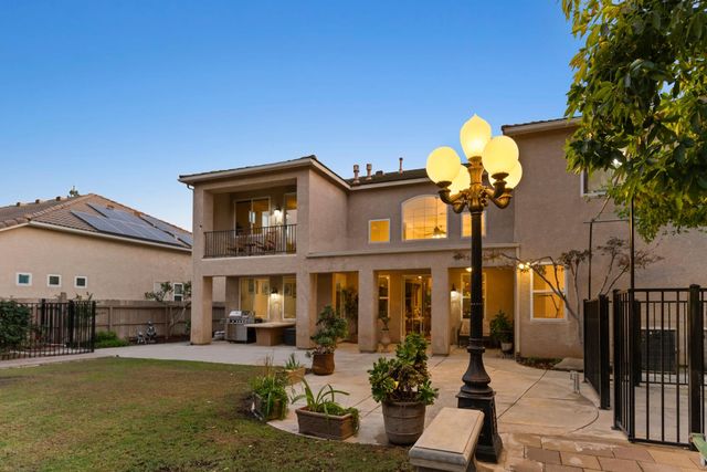 2878 E Omaha Ave, Fresno, CA 93720