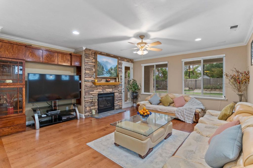 Image 13 of property listing at 2878 E Omaha Ave, Fresno, CA 93720