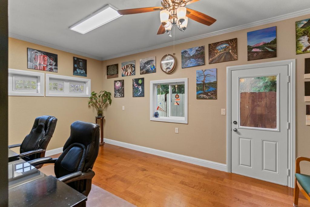 Image 16 of property listing at 2878 E Omaha Ave, Fresno, CA 93720