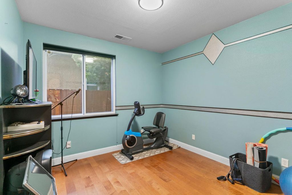 Image 17 of property listing at 2878 E Omaha Ave, Fresno, CA 93720