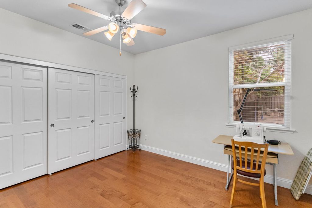 Image 18 of property listing at 2878 E Omaha Ave, Fresno, CA 93720