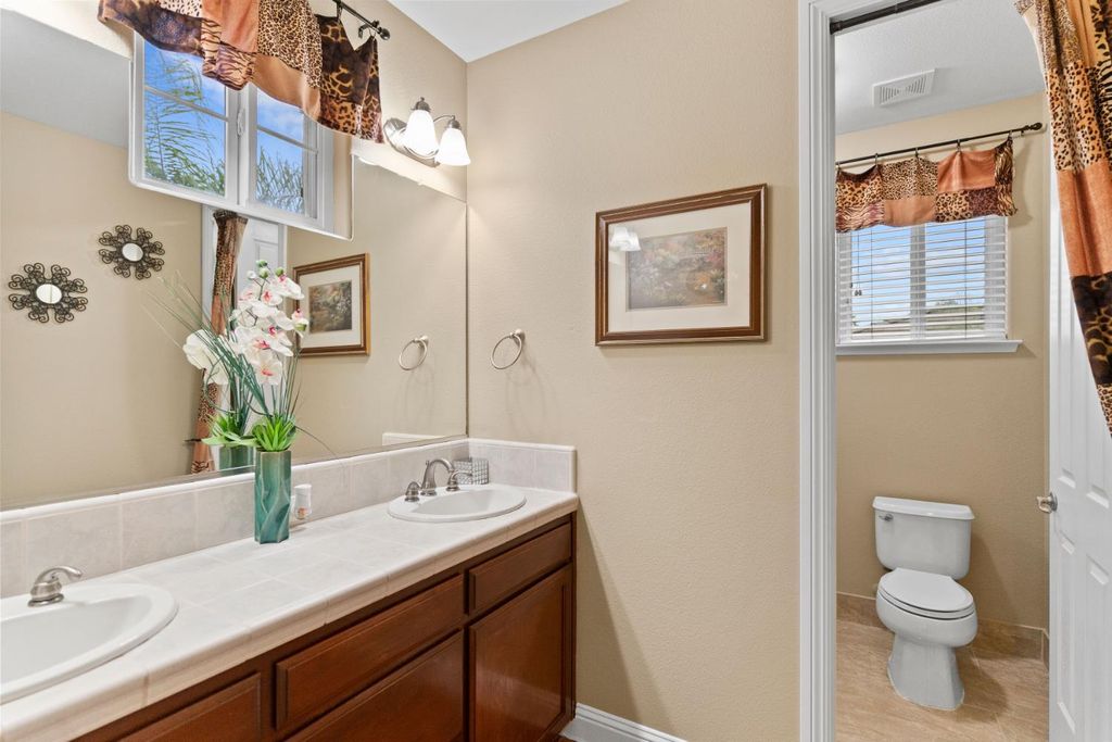 Image 27 of property listing at 2878 E Omaha Ave, Fresno, CA 93720