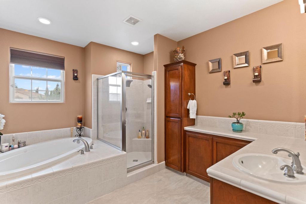 Image 35 of property listing at 2878 E Omaha Ave, Fresno, CA 93720