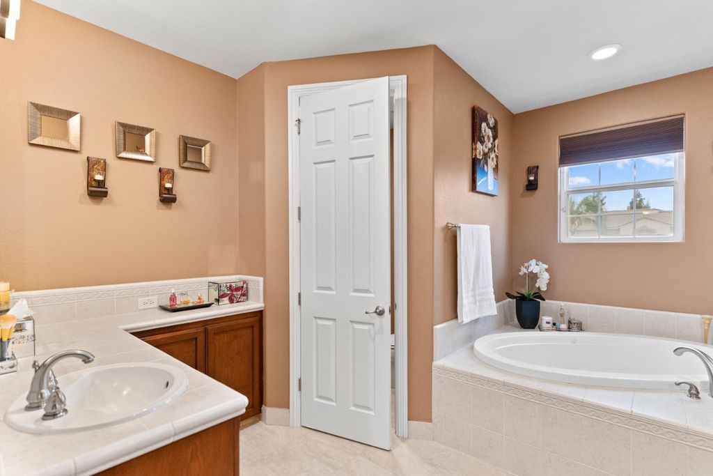 Image 36 of property listing at 2878 E Omaha Ave, Fresno, CA 93720