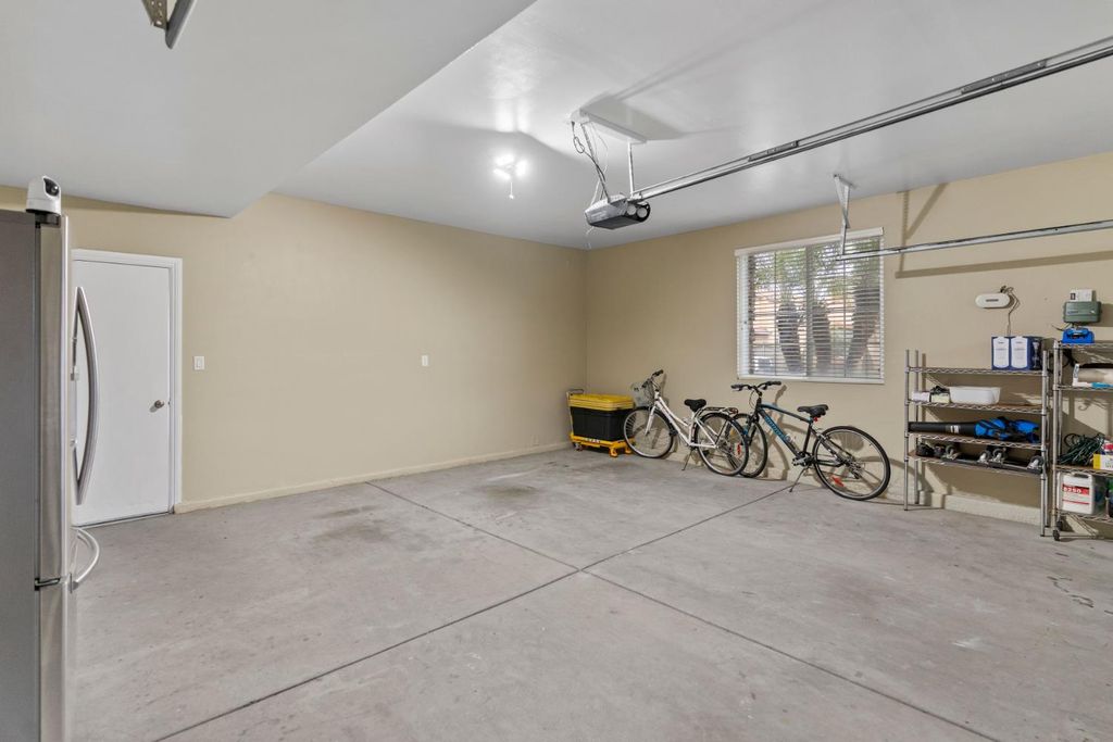 Image 38 of property listing at 2878 E Omaha Ave, Fresno, CA 93720