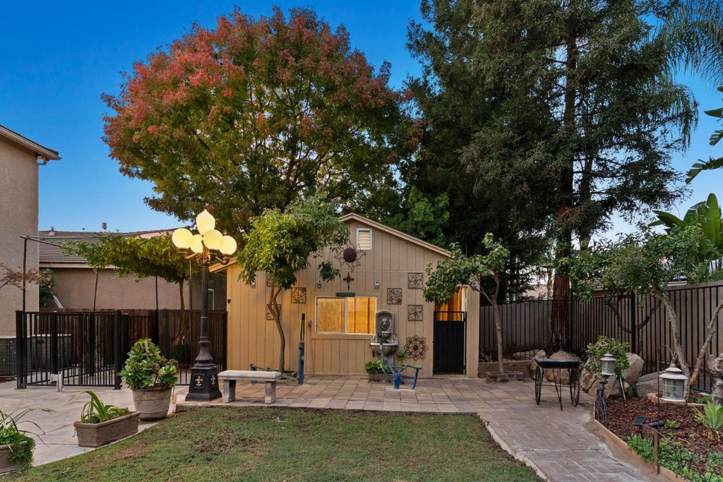 Image 44 of property listing at 2878 E Omaha Ave, Fresno, CA 93720