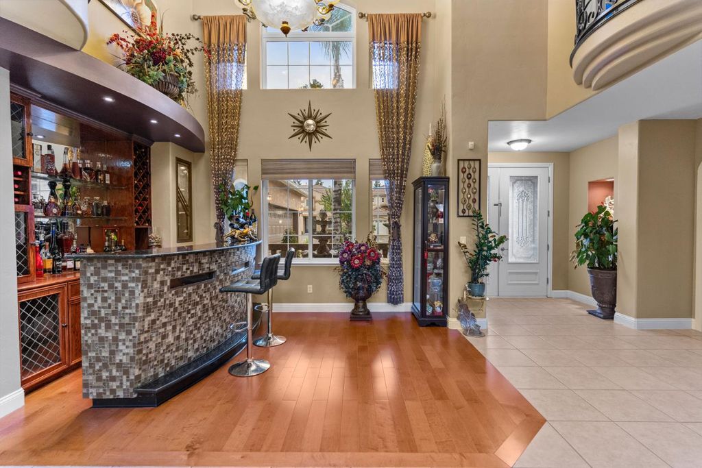 Image 5 of property listing at 2878 E Omaha Ave, Fresno, CA 93720