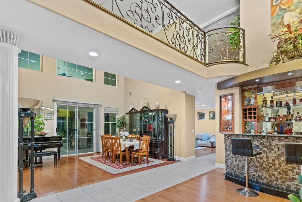 Image 7 of property listing at 2878 E Omaha Ave, Fresno, CA 93720