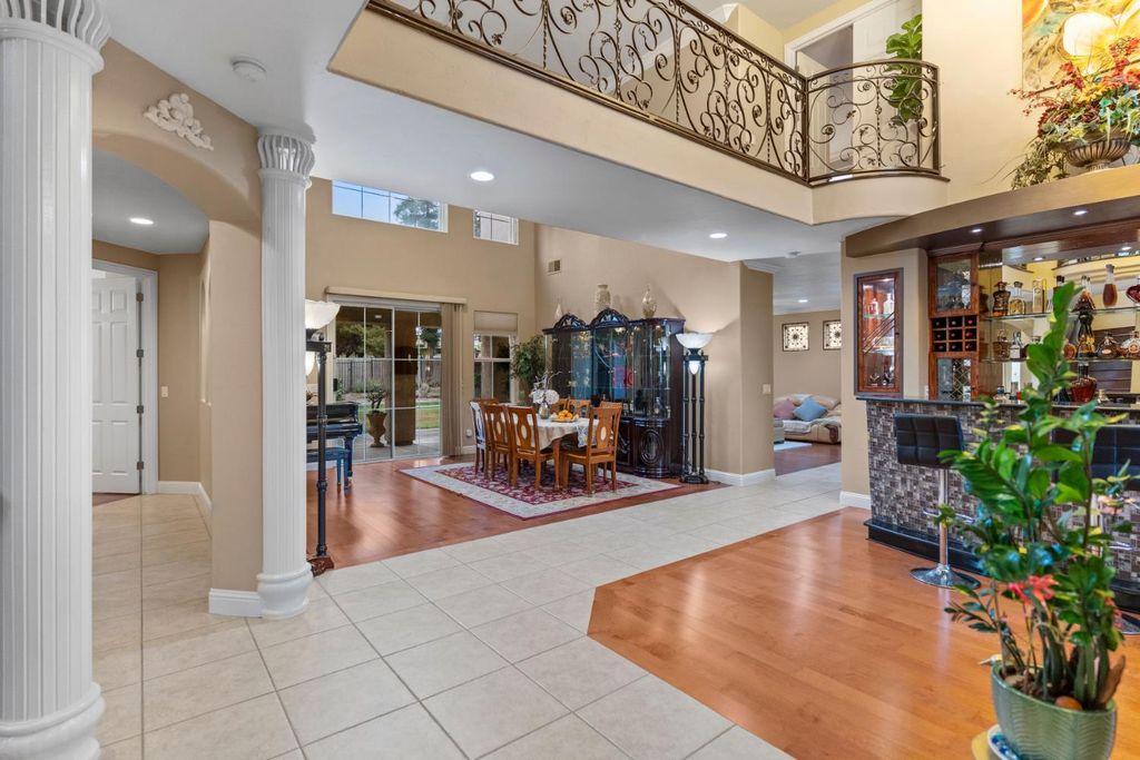 Image 9 of property listing at 2878 E Omaha Ave, Fresno, CA 93720