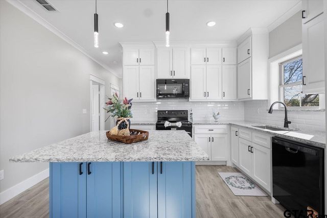 1413 N Summit, Tyler, TX 75702