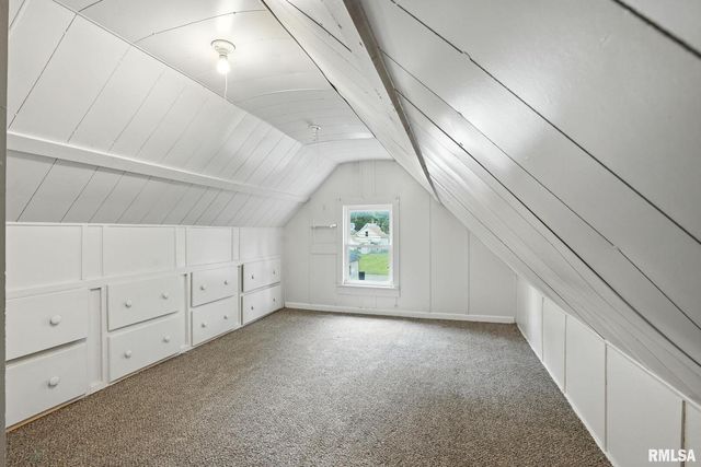 2010 W 1ST Street, Davenport, IA 52802