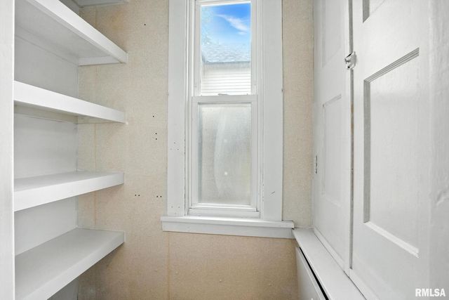 2010 W 1ST Street, Davenport, IA 52802