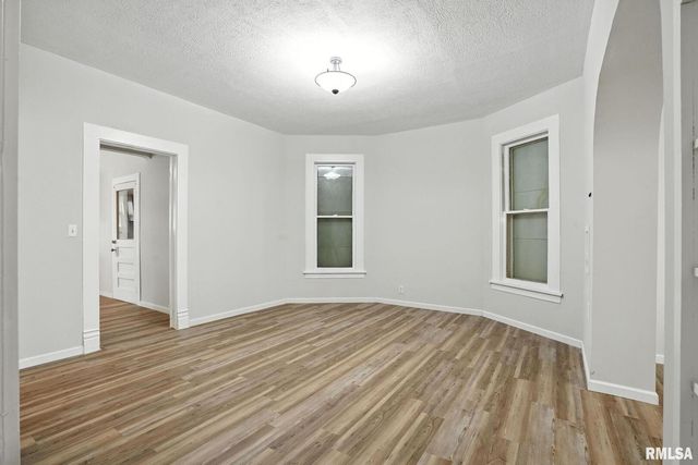 2010 W 1ST Street, Davenport, IA 52802