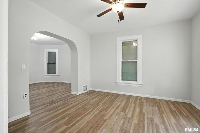 2010 W 1ST Street, Davenport, IA 52802