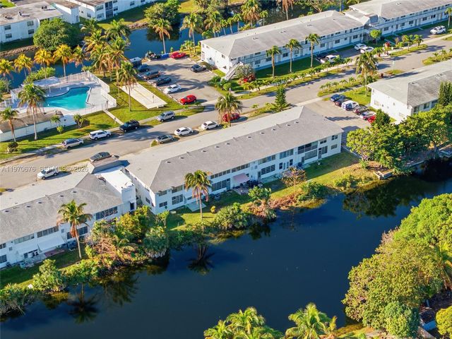 15 NW 204th St 30, Miami Gardens, FL 33169