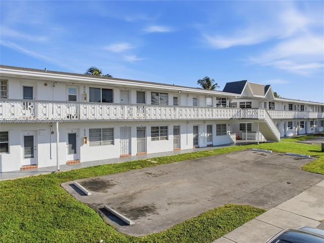 15 NW 204th St 30, Miami Gardens, FL 33169