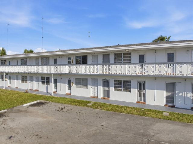 15 NW 204th St 30, Miami Gardens, FL 33169