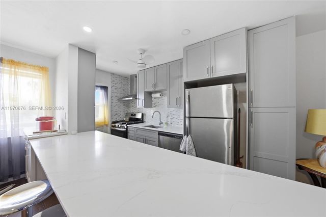 15 NW 204th St 30, Miami Gardens, FL 33169