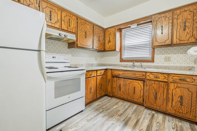 4613 Grove Avenue 1S, Brookfield, IL 60513