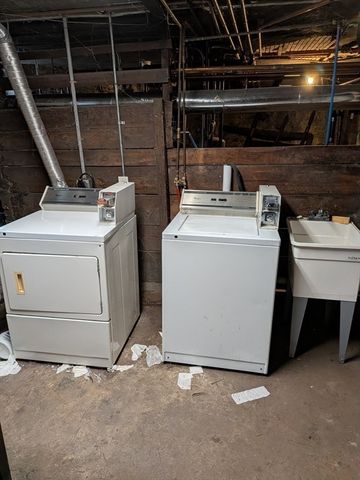 91 Wallingford Rd 3, Boston, MA 02135