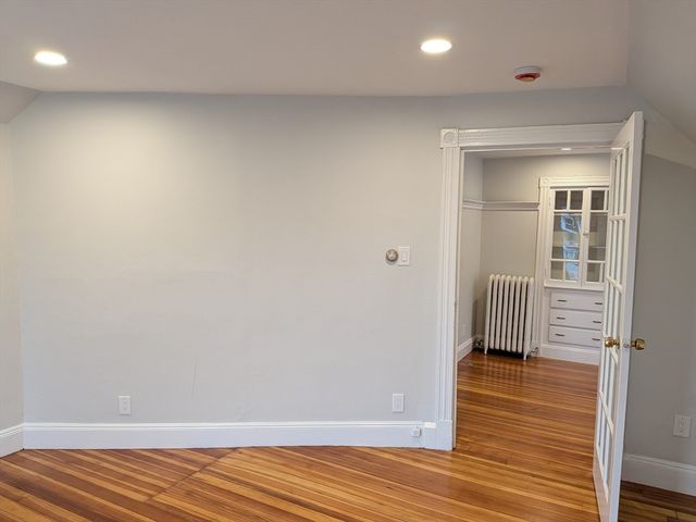91 Wallingford Rd 3, Boston, MA 02135