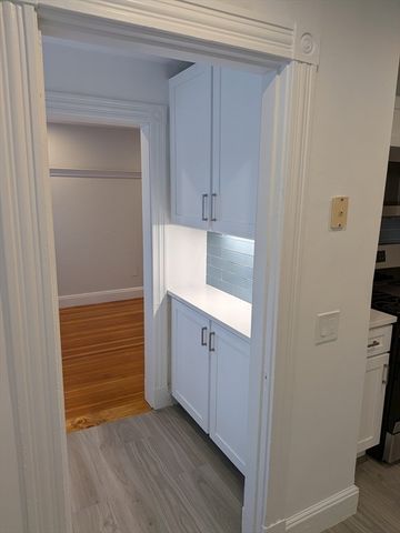 91 Wallingford Rd 3, Boston, MA 02135